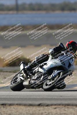 media/Nov-16-2025-Race Pace (Sun) [[8c5fa54630]]/Non Verified Riders (1st 20 Minutes)/1-Turn 14 (10am)/